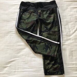 New ATHLETIC WORKS DriWorks Green Brown Black CAMO Leggings w/ Side Stripe Sz M